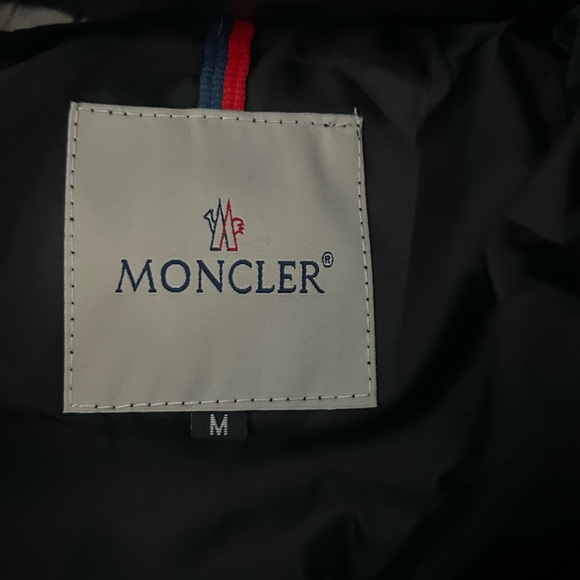 Black moncler puffer - Picture 4 of 6
